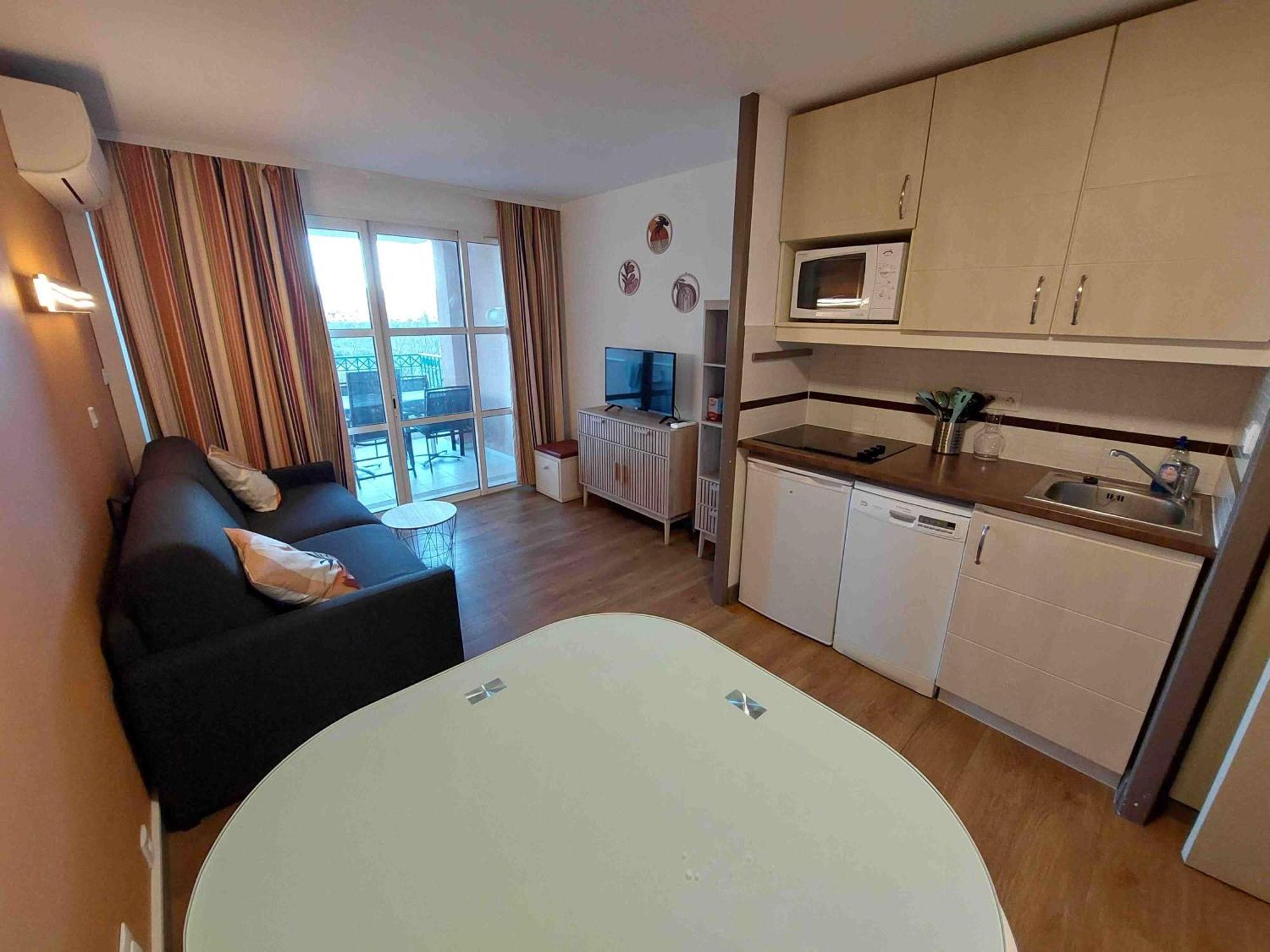 Cap Esterel Appartement Climatise Dans Le Centre Du Village Vacances Drammont Bagian luar foto