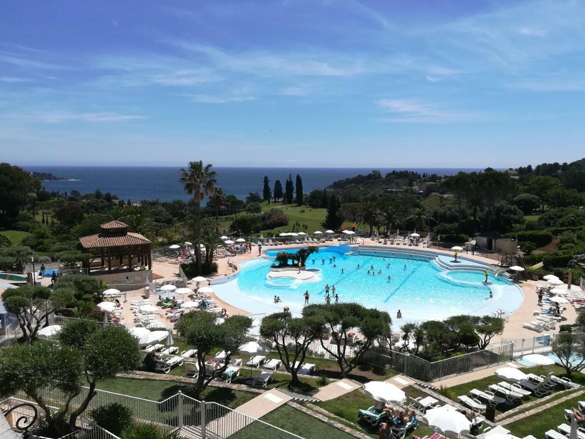 Cap Esterel Appartement Climatise Dans Le Centre Du Village Vacances Drammont Bagian luar foto