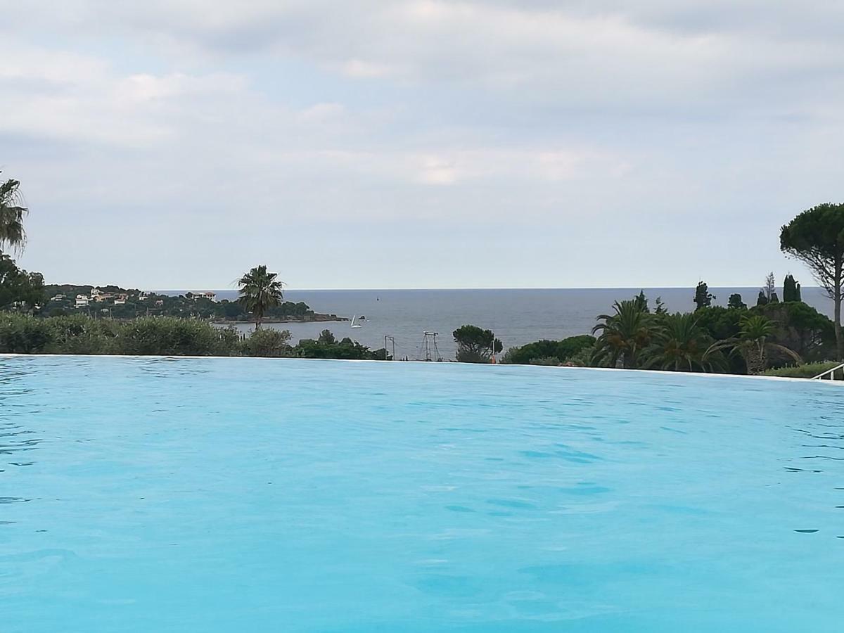 Cap Esterel Appartement Climatise Dans Le Centre Du Village Vacances Drammont Bagian luar foto