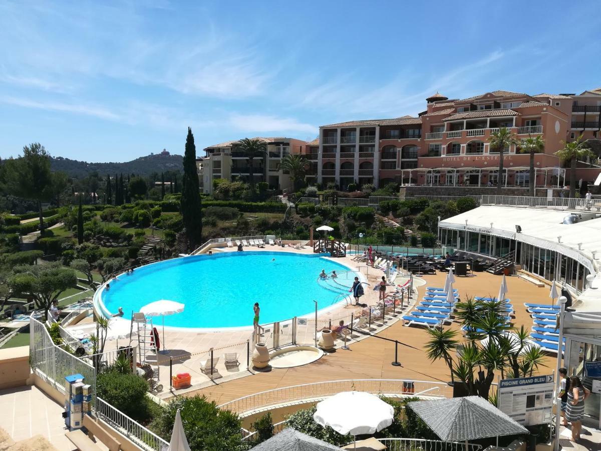 Cap Esterel Appartement Climatise Dans Le Centre Du Village Vacances Drammont Bagian luar foto