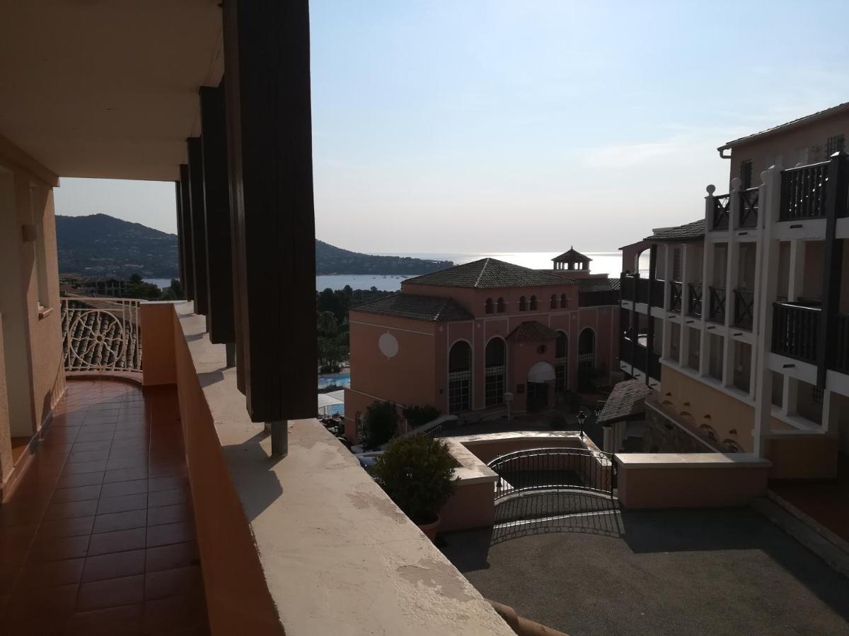 Cap Esterel Appartement Climatise Dans Le Centre Du Village Vacances Drammont Bagian luar foto